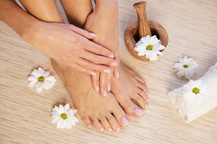Top Health Benefits of Regular Manicures and Pedicures 
