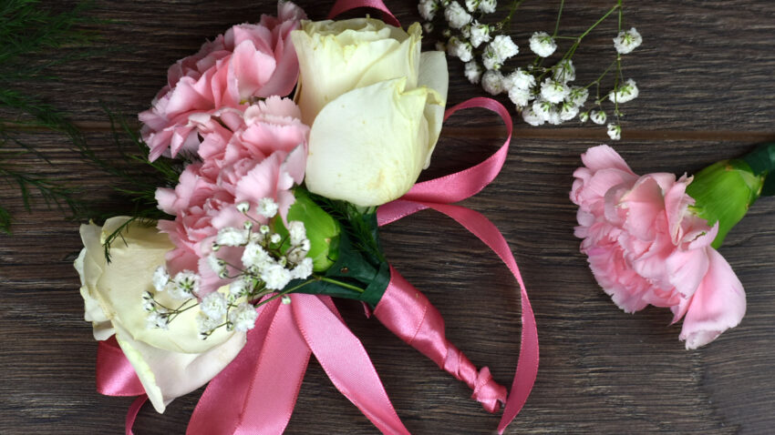 Make a Cascading Bouquet Without a Holder